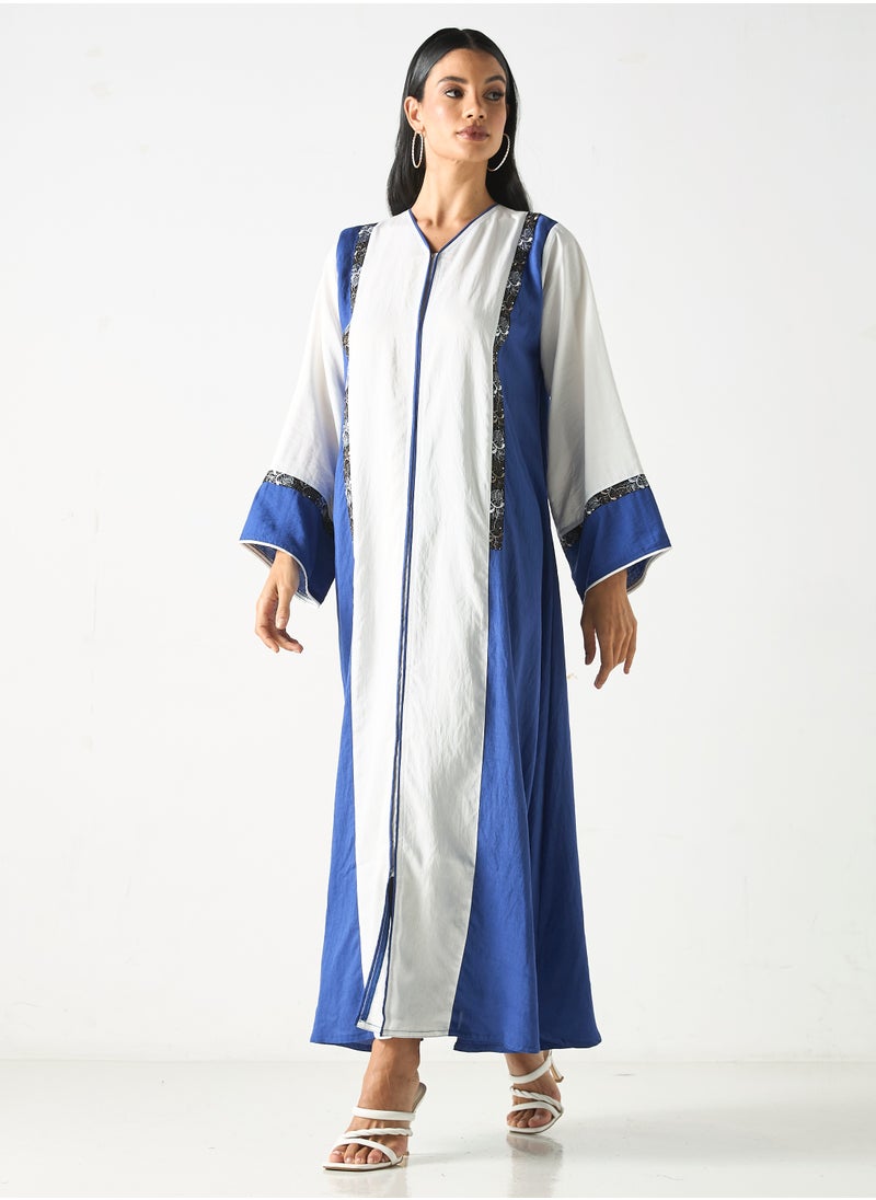 هدية المدينة  - عباية مطرزة باللونين مع الحجاب - Image 1