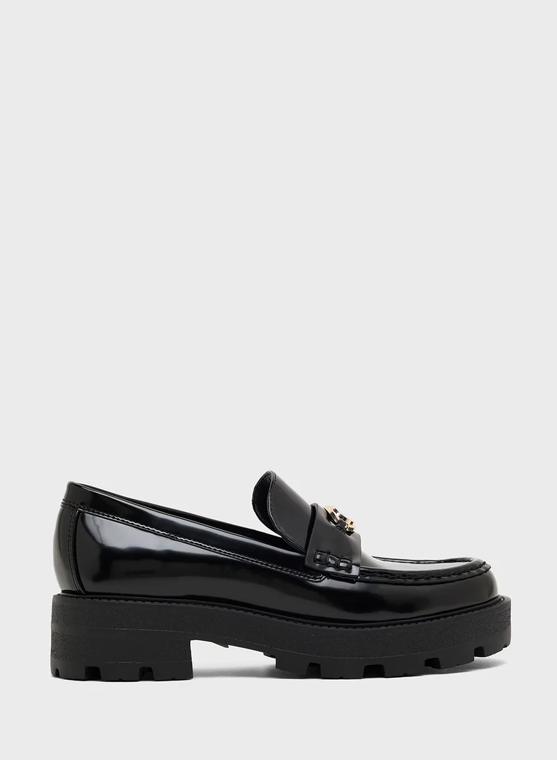 جس Close Toe Moccassin