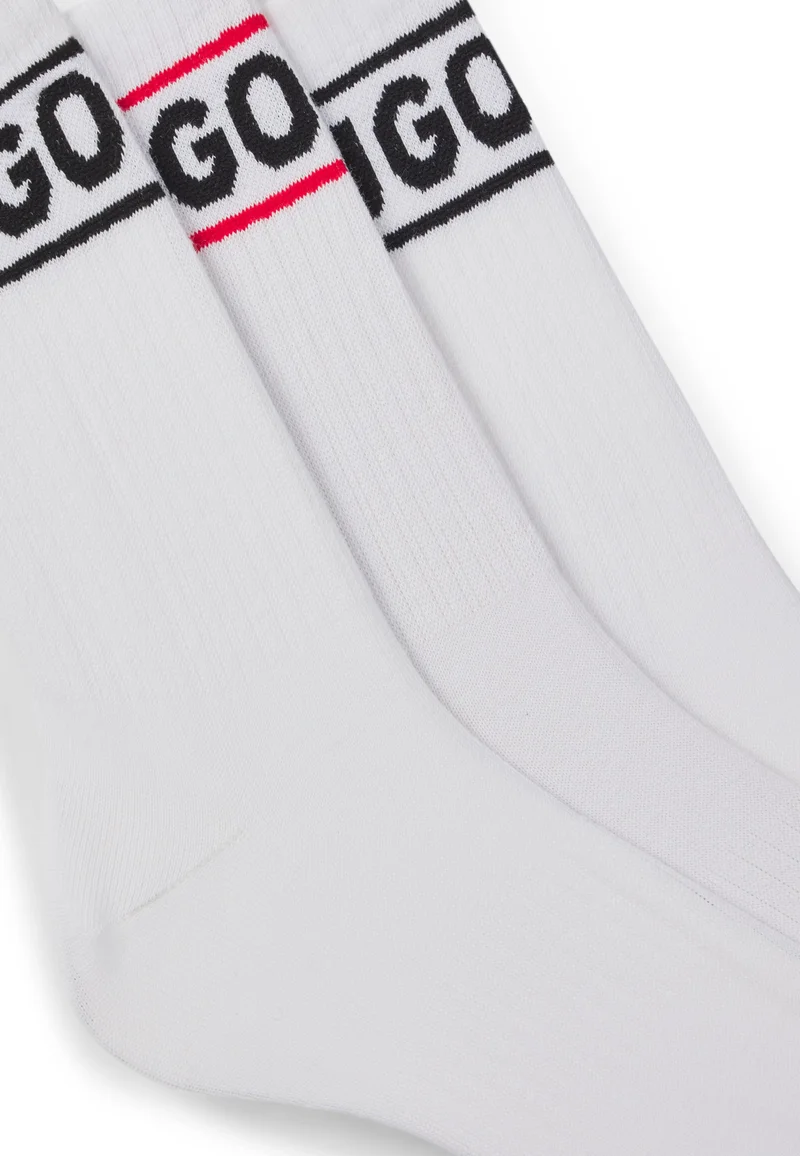 هوجو ثلاث جوارب قصيرة بشعار