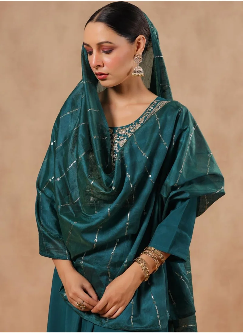 آي شين Green Kurta Set Straight Fit 3/4 Sleeve Sleeve made from Poly Silk featuring Self Design design and Round Neck neckline - Perfect for Ethinic!