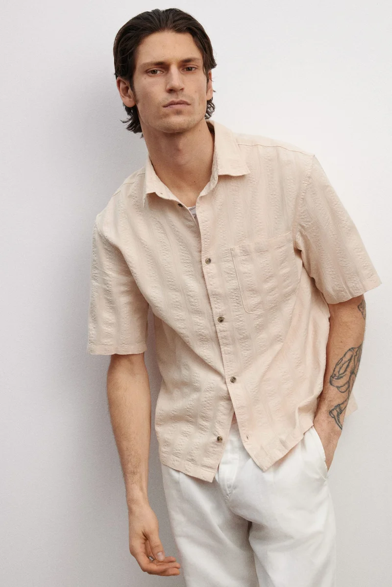 اتش اند ام Regular Fit Textured short-sleeved shirt