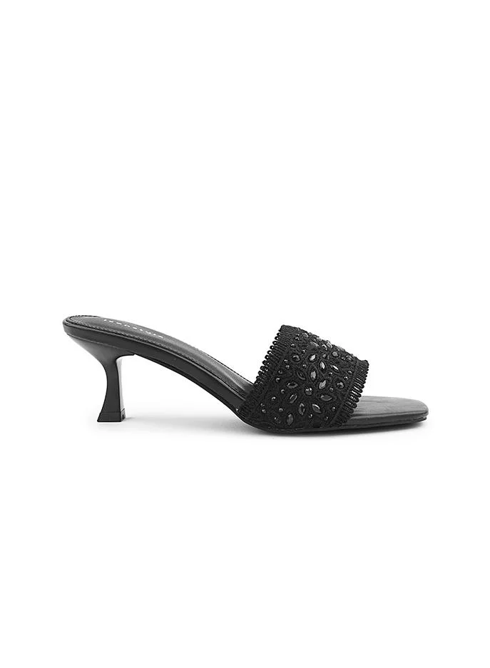 أيقون Elegant heel slipper featuring delicate pearl details.