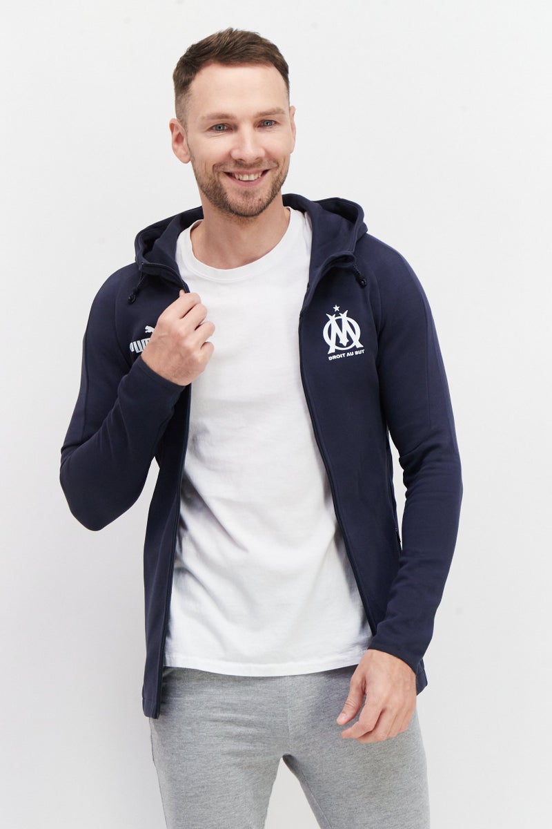 PUMA جاكيت تدريب رياضي للرجال بشعار العلامة التجارية، لون أزرق غامق مترب - Image 1