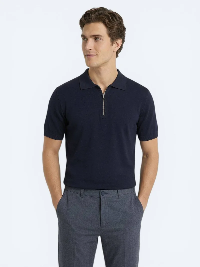 كيب ملابس محبوكة باللون الأزرق الداكن