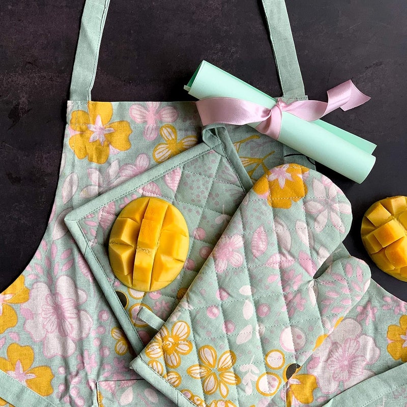 Pixel Home Organic Cotton Flower Print Apron with Oven Mitt and Pot Holder (Green) - Image 3