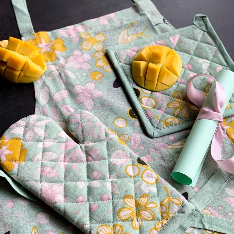 Pixel Home Organic Cotton Flower Print Apron with Oven Mitt and Pot Holder (Green) - Image 1
