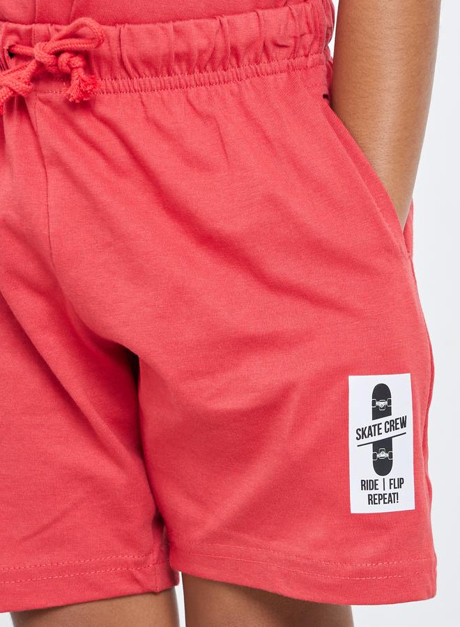 ستايلي طقم منسق من شورت وتيشيرت بطبعة جرافيك - Image 5