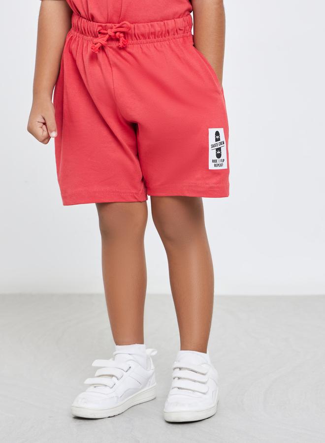 ستايلي طقم منسق من شورت وتيشيرت بطبعة جرافيك - Image 4