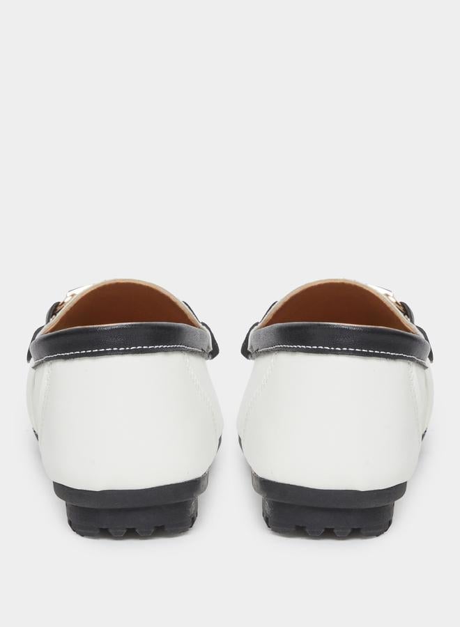 ستايلي حذاء لوفر بتفاصيل معدنية - Image 5