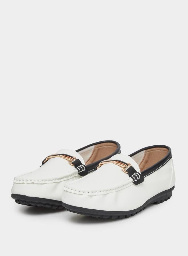 ستايلي حذاء لوفر بتفاصيل معدنية - Image 3