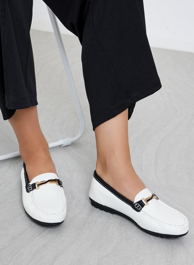 ستايلي حذاء لوفر بتفاصيل معدنية - Image 2