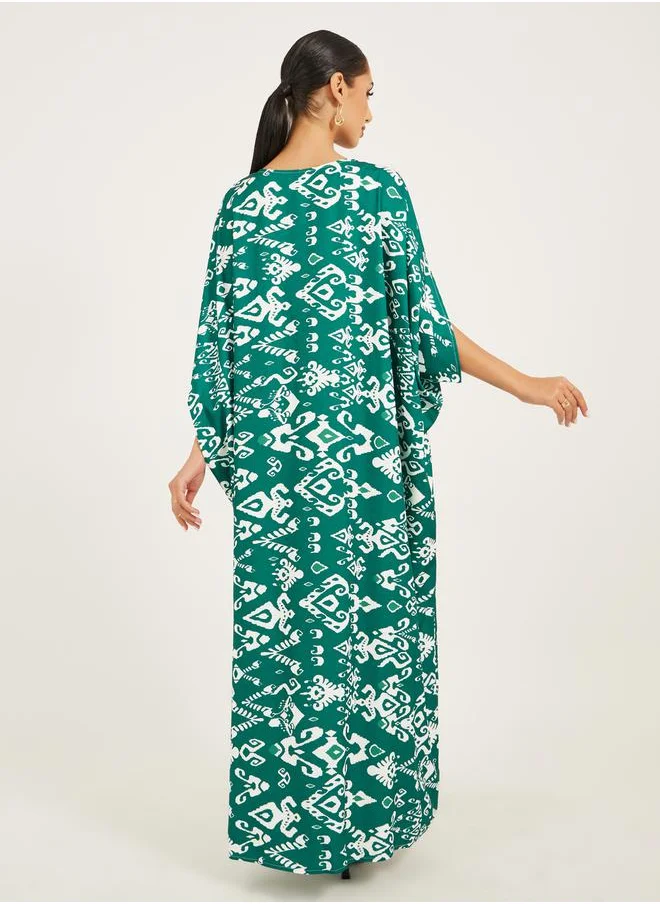 ستايلي Aztec print jalabiya with panel print at centre front and lace trims at neck and center front