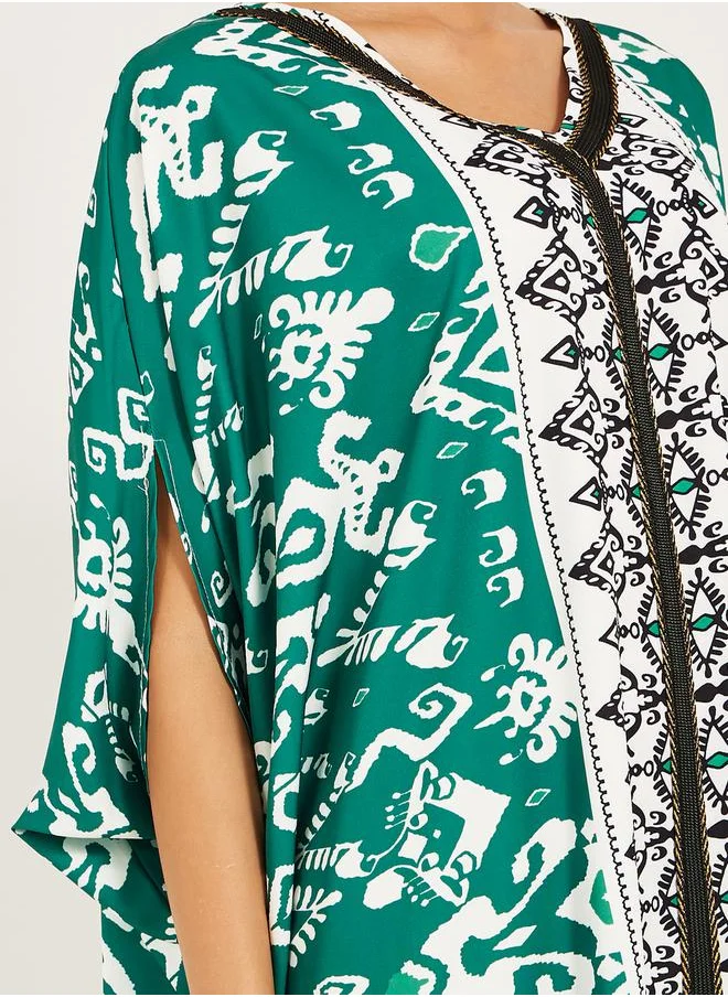 ستايلي Aztec print jalabiya with panel print at centre front and lace trims at neck and center front