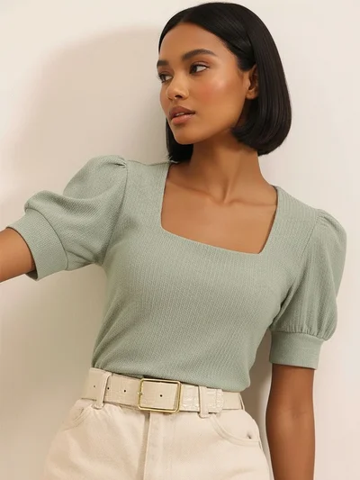 بيغ دارت بلوزة بياقة مربعة بقصة ضيقة من