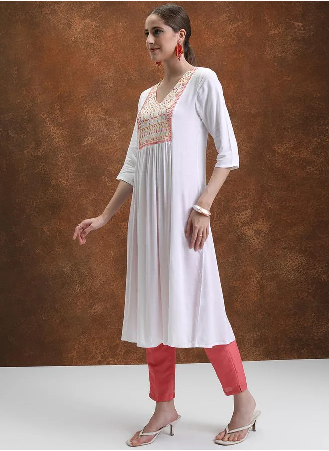 فيشود White Geometric Yoke Design Thread Work A-Line Kurta by Styli