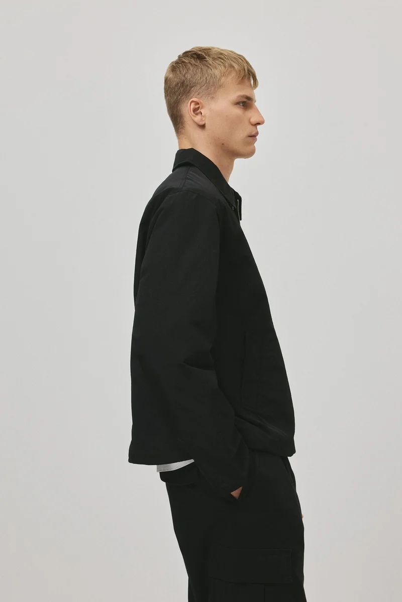 اتش اند ام جاكيت نايلون بقصة عادية