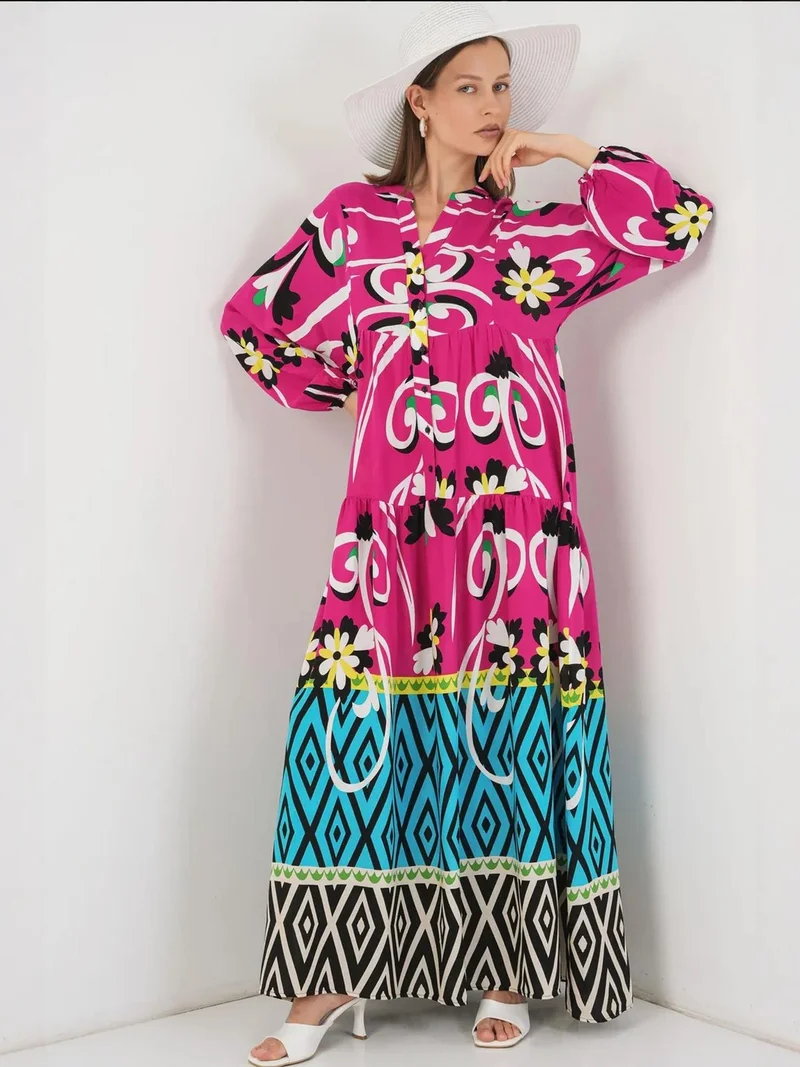 بيغ دارت فستان ماكسي بطبعة بي دآرت بياقة على شكل حرف  وإغلاق بأزرار