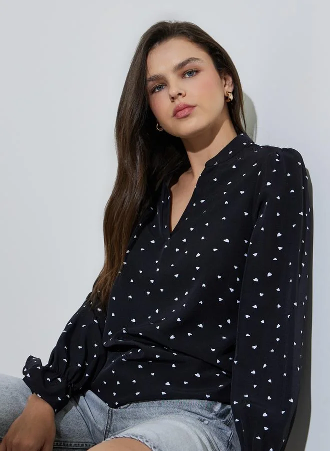 تايك تو Black Long Sleeve Heart Print Top