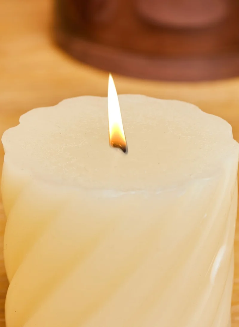 present time Ivory Small Pillar Swirl Candle