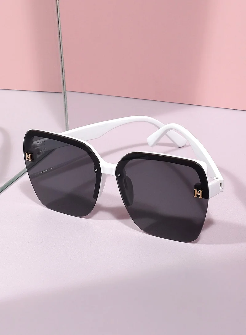 صوص هاوت نظارة شمسية نسائية كبيرة بإطار أسود وأبيض وعدسات ملونة