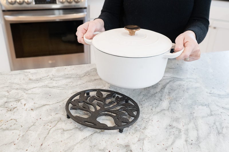 GASARÉ, Cast Iron Trivet for Hot Dishes, Pots, and Pans, Metal Trivet, Tree Roots Design, Rubber Feet Caps, Ring Hanger, 8.25 x 6.75 Inches, Brown, 1 Unit - Image 2