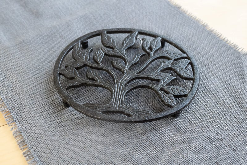 GASARÉ, Cast Iron Trivet for Hot Dishes, Pots, and Pans, Metal Trivet, Tree Roots Design, Rubber Feet Caps, Ring Hanger, 8.25 x 6.75 Inches, Brown, 1 Unit - Image 4