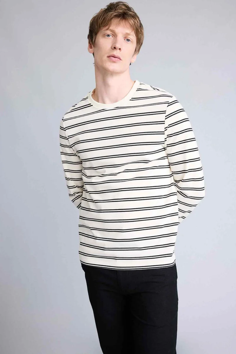 ديفاكتو Long Sleeve T-Shirt