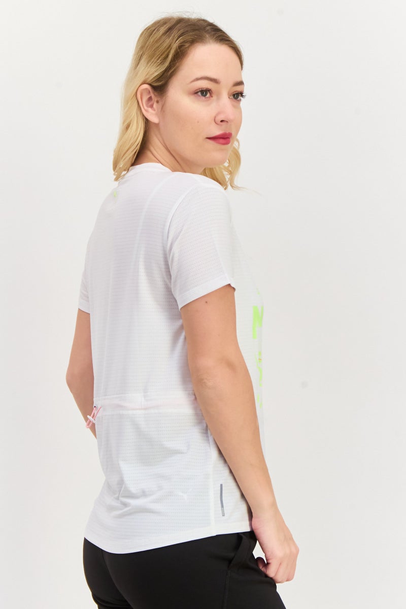 PUMA تي شيرت تدريب قصير الأكمام للنساء، أبيض - Image 2