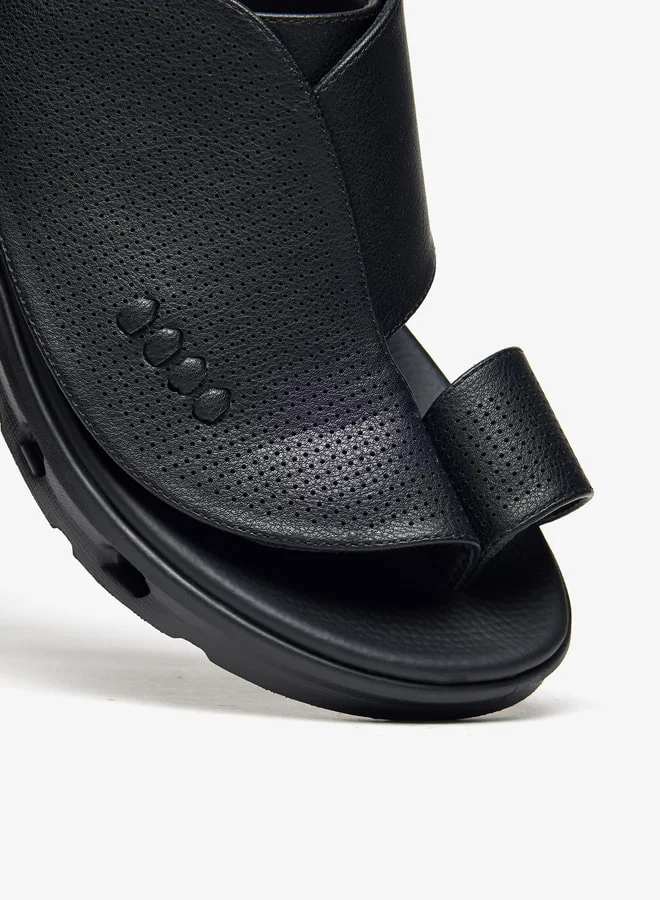 لو كونفورت Mens Textured SlipOn Arabic Sandals with Toe Loop
