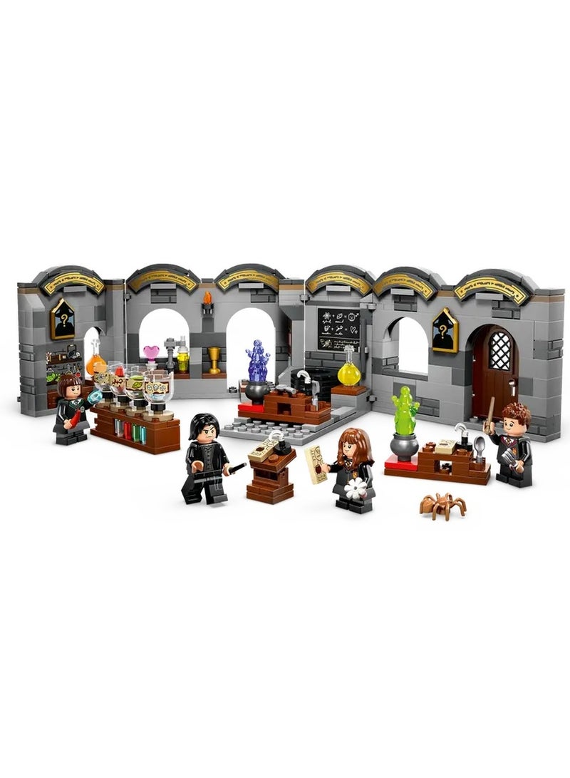 LEGO - Harry Potter Hogwarts Castle: Potions Class 397 Pieces - 76431 - Image 3
