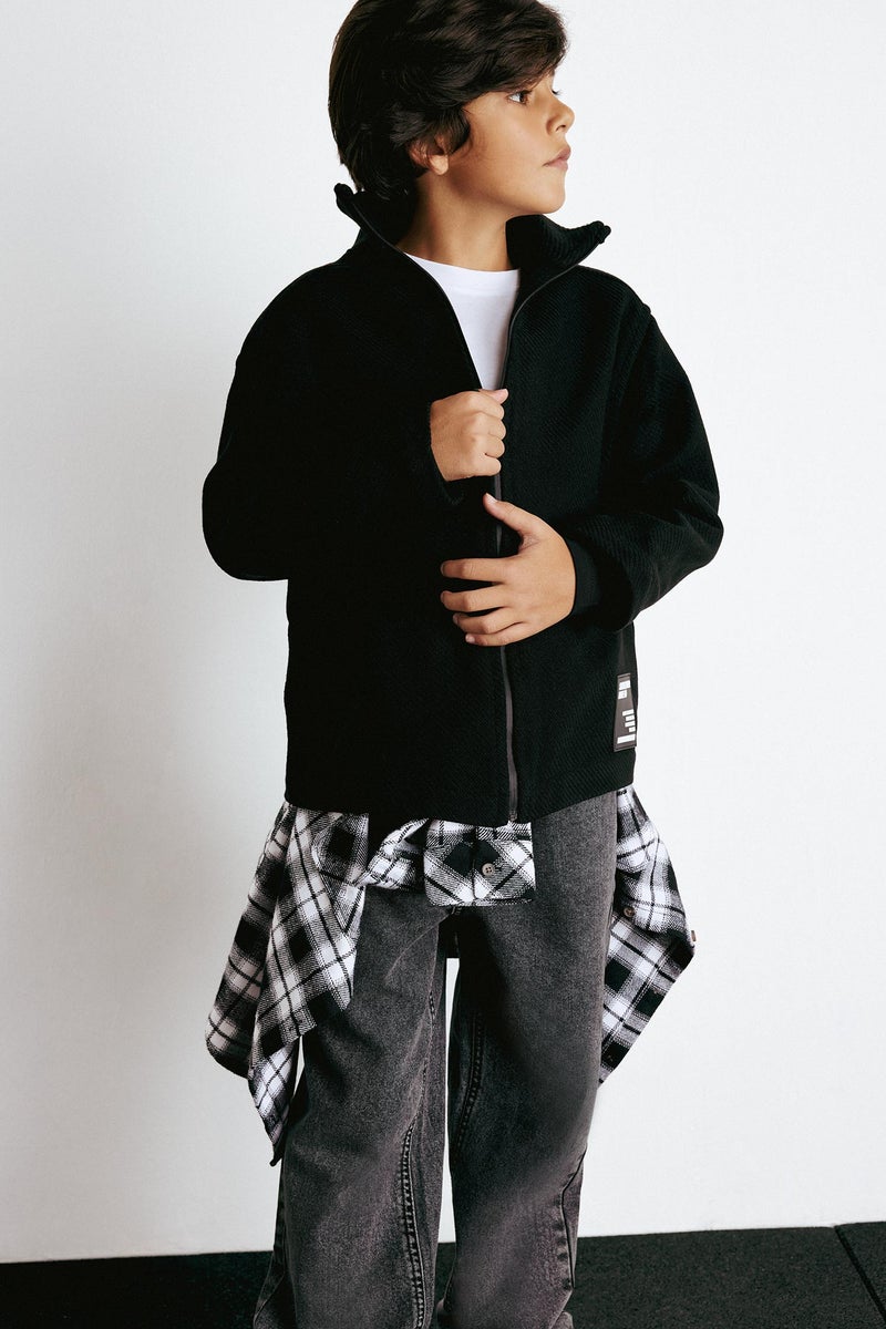 ديفاكتو قميص جاكيت اولادي كم طويل اوفر سايز بياقة عالية - Image 4