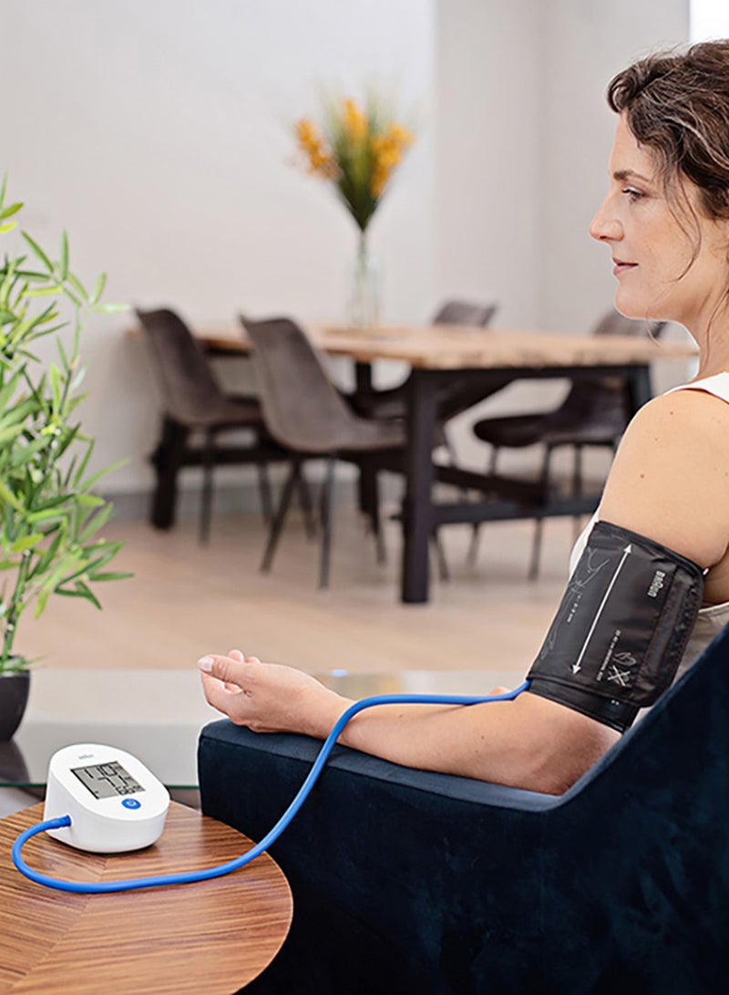 BRAUN جهاز قياس ضغط الدم في الذراع العلوي براون إكزاكت فيت 1E - دقيق سريرياً، سهل القراءة، كفة عالمية، يخزن القراءة الأخيرة BUA4000 - Image 4