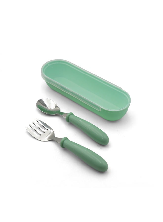 بيرام مجموعة أدوات مائدة للأطفال من بيرام طقم أدوات 2 قطعة للأطفال يشمل ملعقة للرضع وملعقة وشوكة أدوات مائدة محمولة مع علبة بلاستيكية من الفولاذ المقاوم للصدأ 304 خالية من BPA وآمنة للغسل في غسالة الصحون باللون الأخضر - Image 1