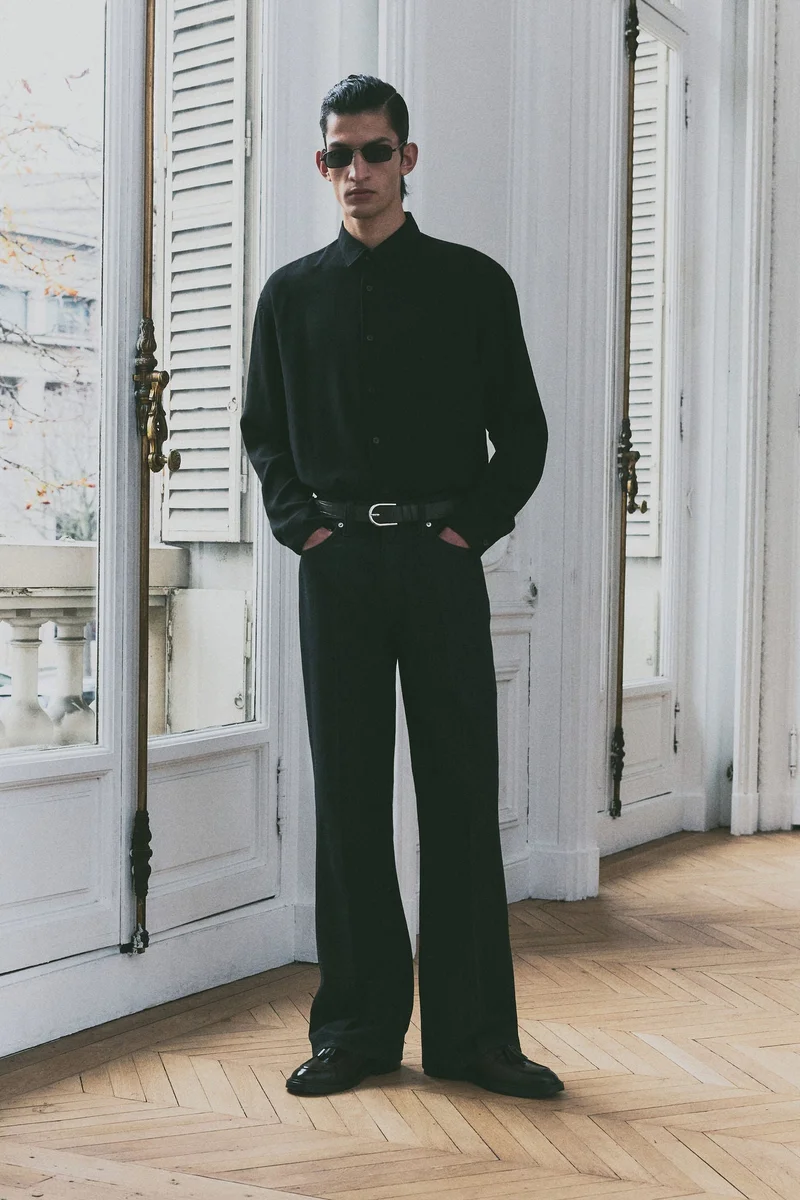 اتش اند ام قميص من نسيج مجعد بقصة عادية