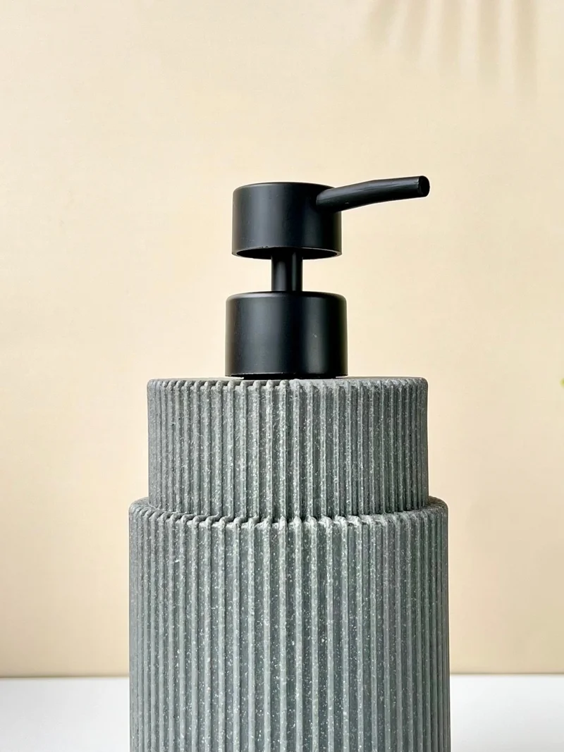 موتوجو Anthracite Polyresin Striped Liquid Soap Dispenser