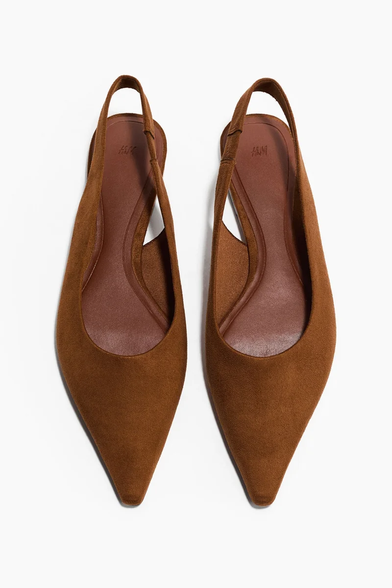 اتش اند ام حذاء مدبب من الأمام بشريط كاحل