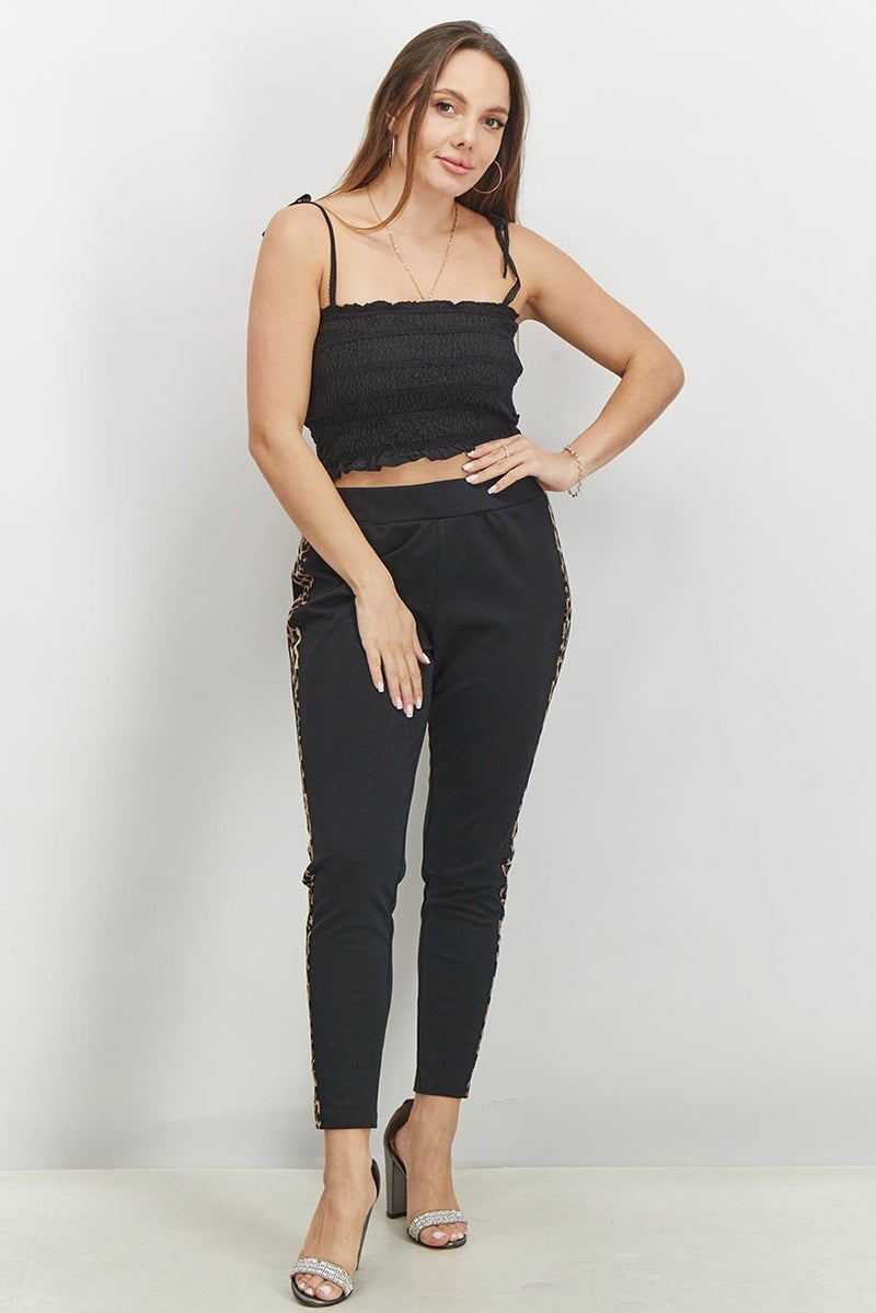 Michael Kors بنطال ضيق بنقشة الفهد للنساء، مجموعة باللون الأسود - Image 3