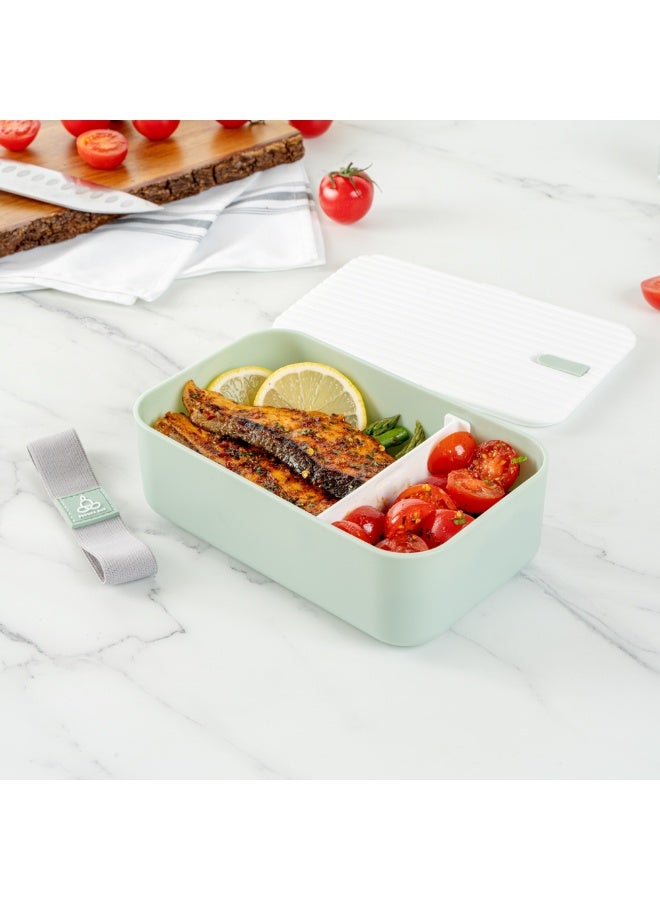 Restaurantware Bento Tek 7.5 x 4.7 x 2.5 Inch Bento Box For Adults, 1 Reusable Adult Bento Lunch Box - Food-Grade, Dishwashable, Green Plastic Microwavable Bento Box, With White Lid, Leakproof - Image 3
