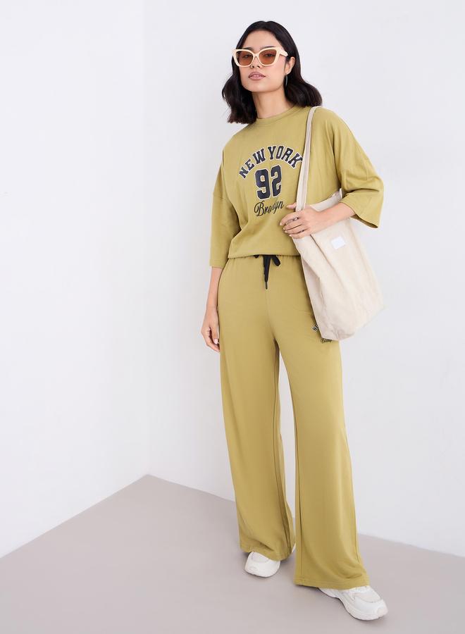 ستايلي طقم منسق من بنطال جوغر وتيشيرت فضفاض - Image 2