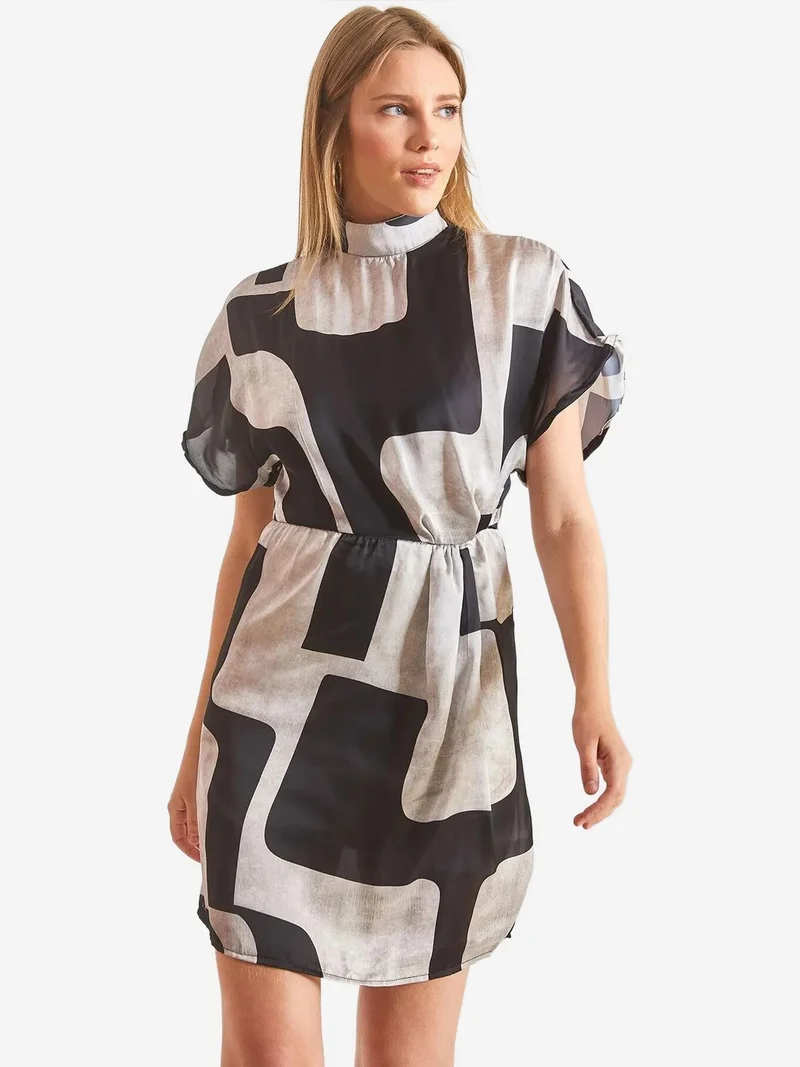 بيانكو لوتشي فستان قصير برقبة نصف عالية مزين بالترتر من لوتشي