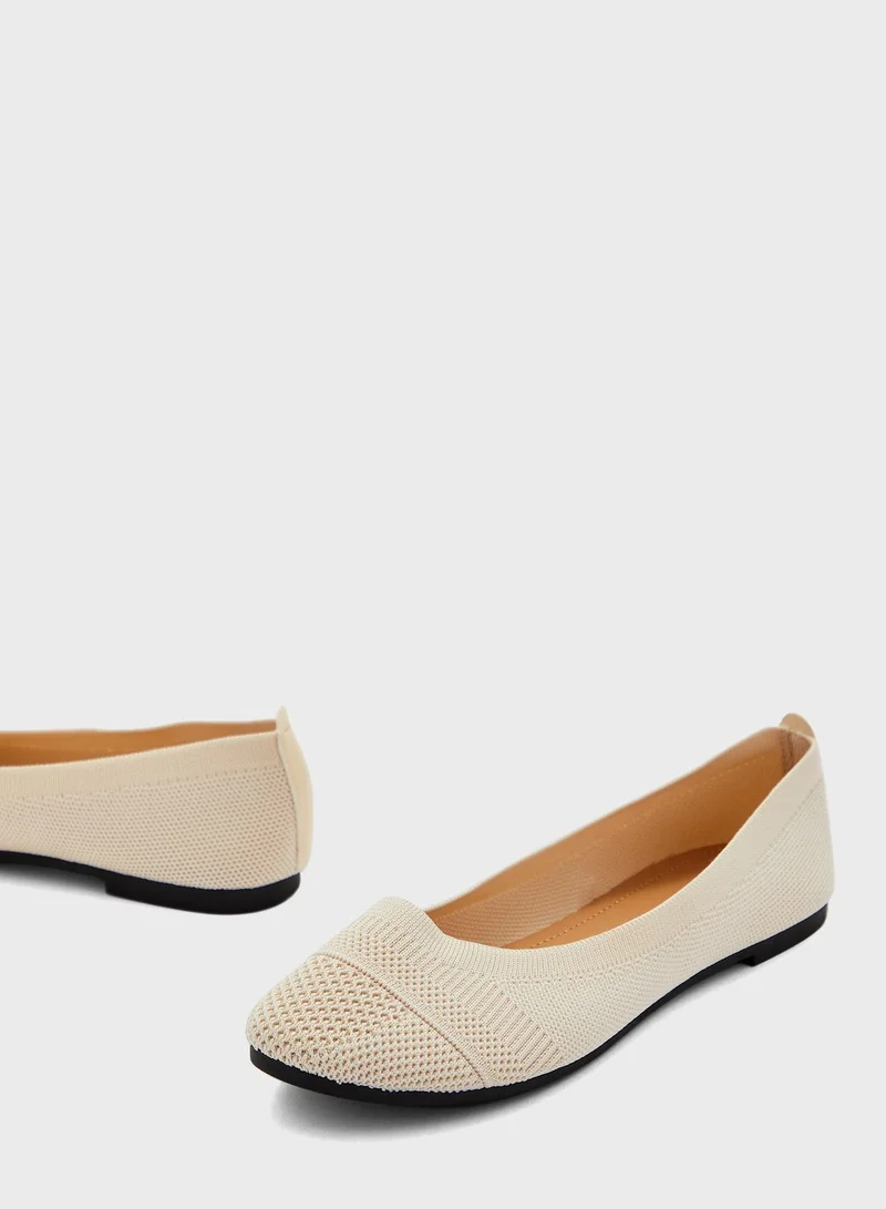 shoexpress Pointed Toe Flat Ballerinas