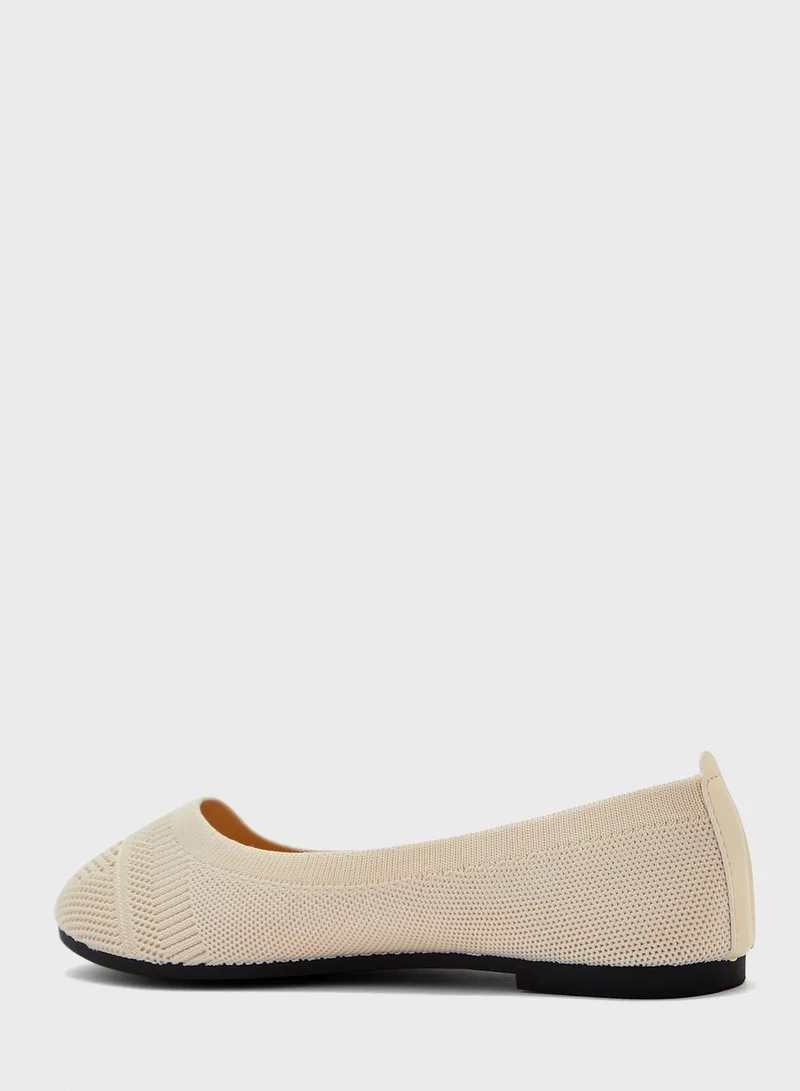 shoexpress Pointed Toe Flat Ballerinas
