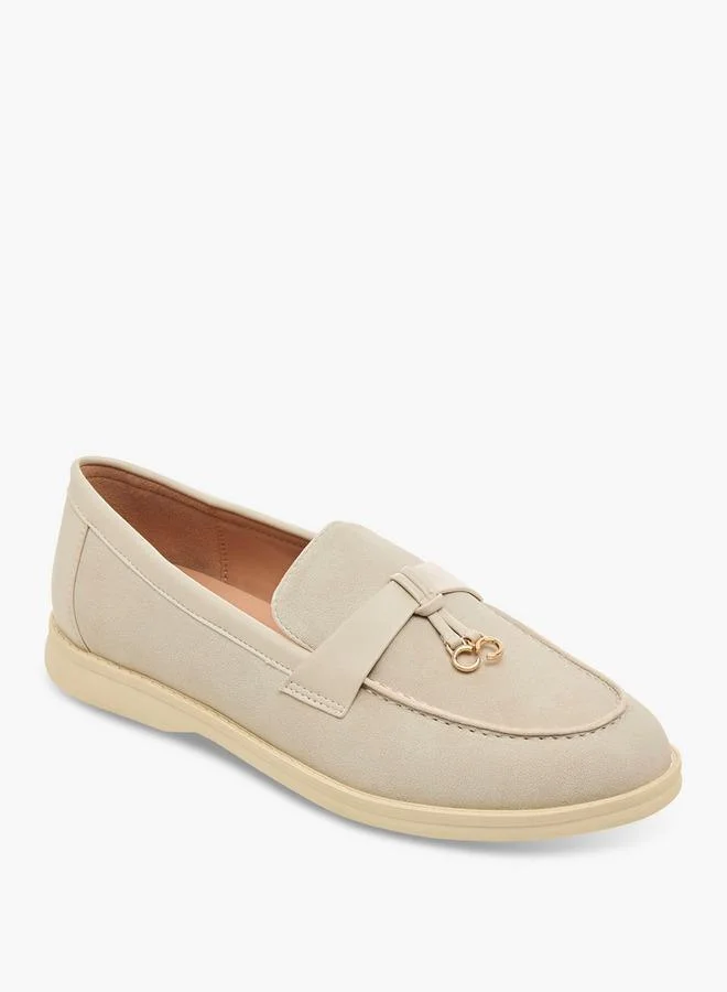 سيليست حذاء نسائي سادة بتفاصيل شرابات