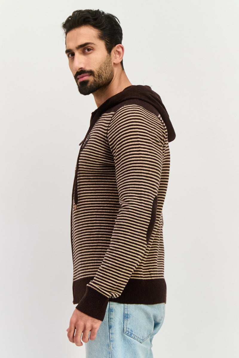 Ed Hardy سويت شيرت رجالي بغطاء رأس بشعار العلامة التجارية بأكمام طويلة، مزيج بني - Image 4