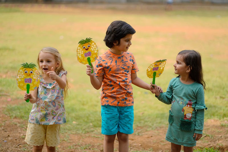 Bubble Magic Fan Bubs Pineapple, Bubble Solution with Hand Fan for The Kids 3 Year and Above, Multicolor, FB50017 - Image 5