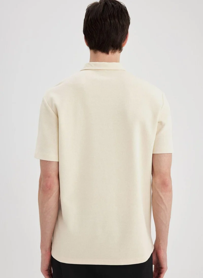 ديفاكتو تي شيرت بولو بياقة بولو بقصة عادية