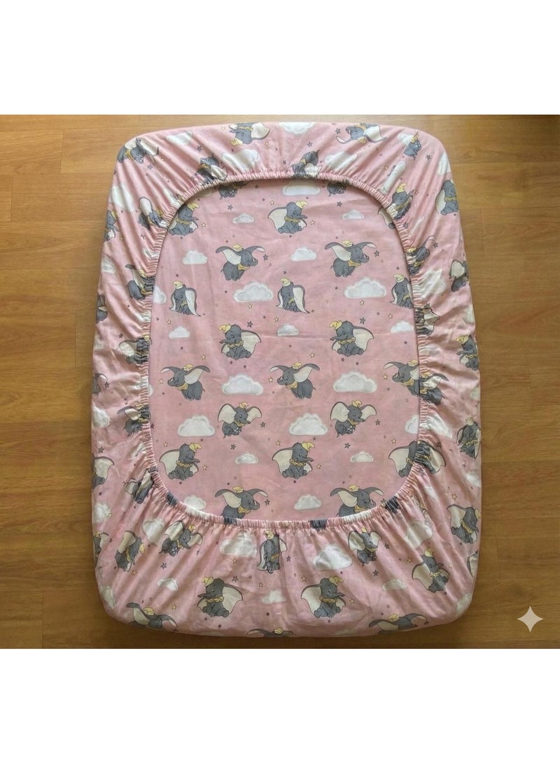 طقم سرير حديثي الولادة  من يارلن (2 ملاية سرير بأستيك لسرير مقاس 120*70*10 - تصميم هابي دوجز و الفيل) - Image 2