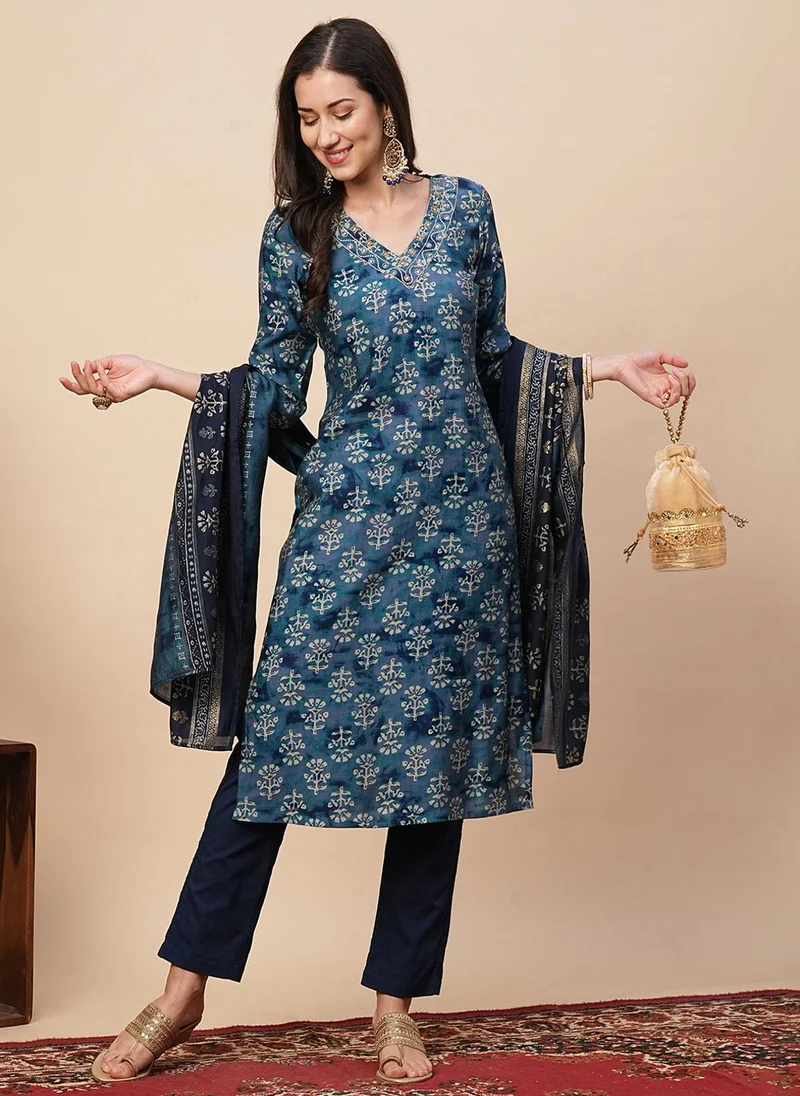 جلو باص Globus Women Blue Ethnic Motifs Printed Straight Kurta With Trousers & Dupatta