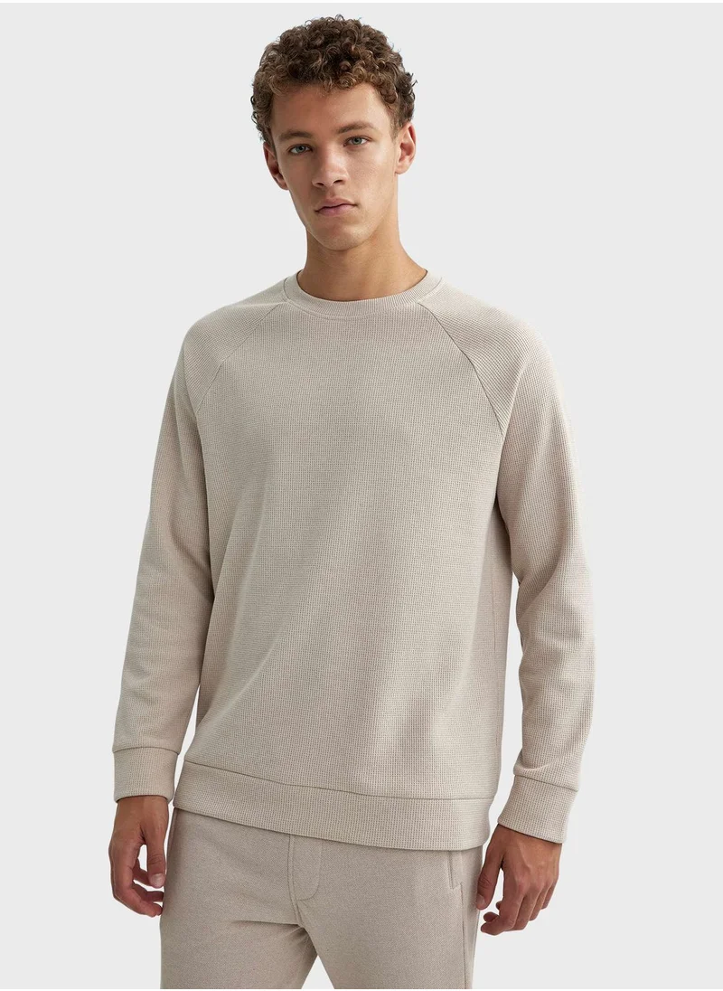 ديفاكتو Essential Sweatshirt