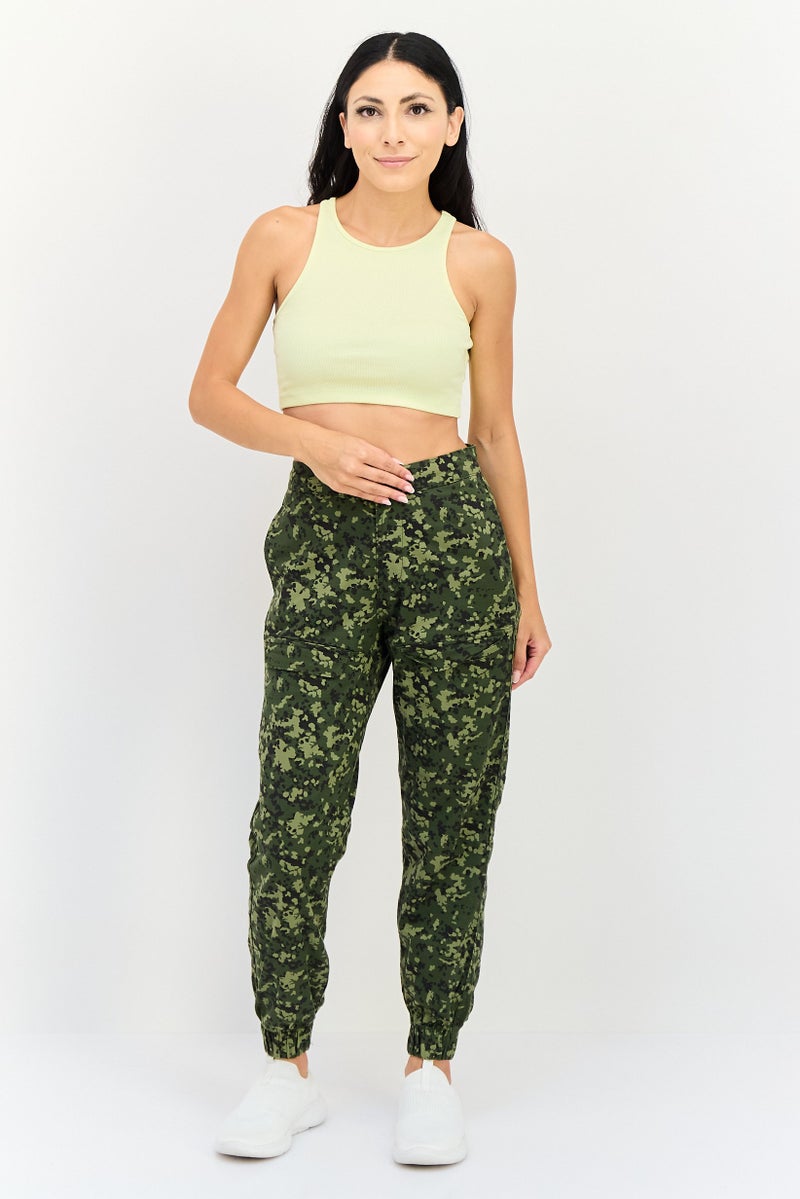 Levi's سروال جوجر نسائي بقصة عادية بتصميم تمويه قابل للتمدد، متعدد الألوان - Image 4